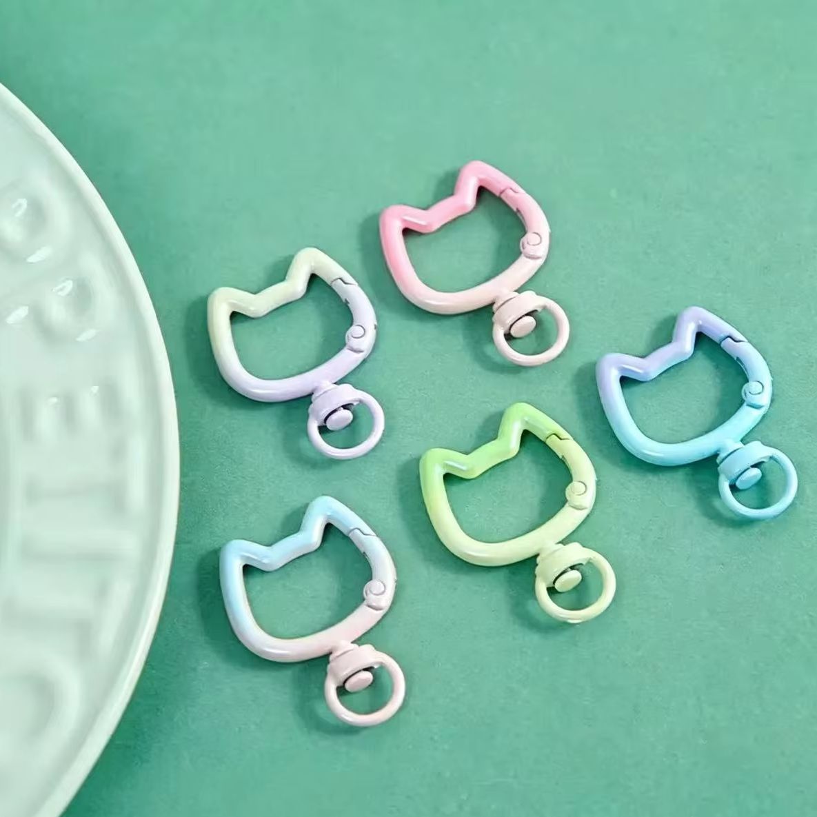 Jewelry Making Metal Supplies - พวงกุญแจรูปแมวน่ารักแบบไล่สี 5-10 ชิ้น พร้อมตัวล็อคแบบเปิดได้ สำหรับงาน DIY