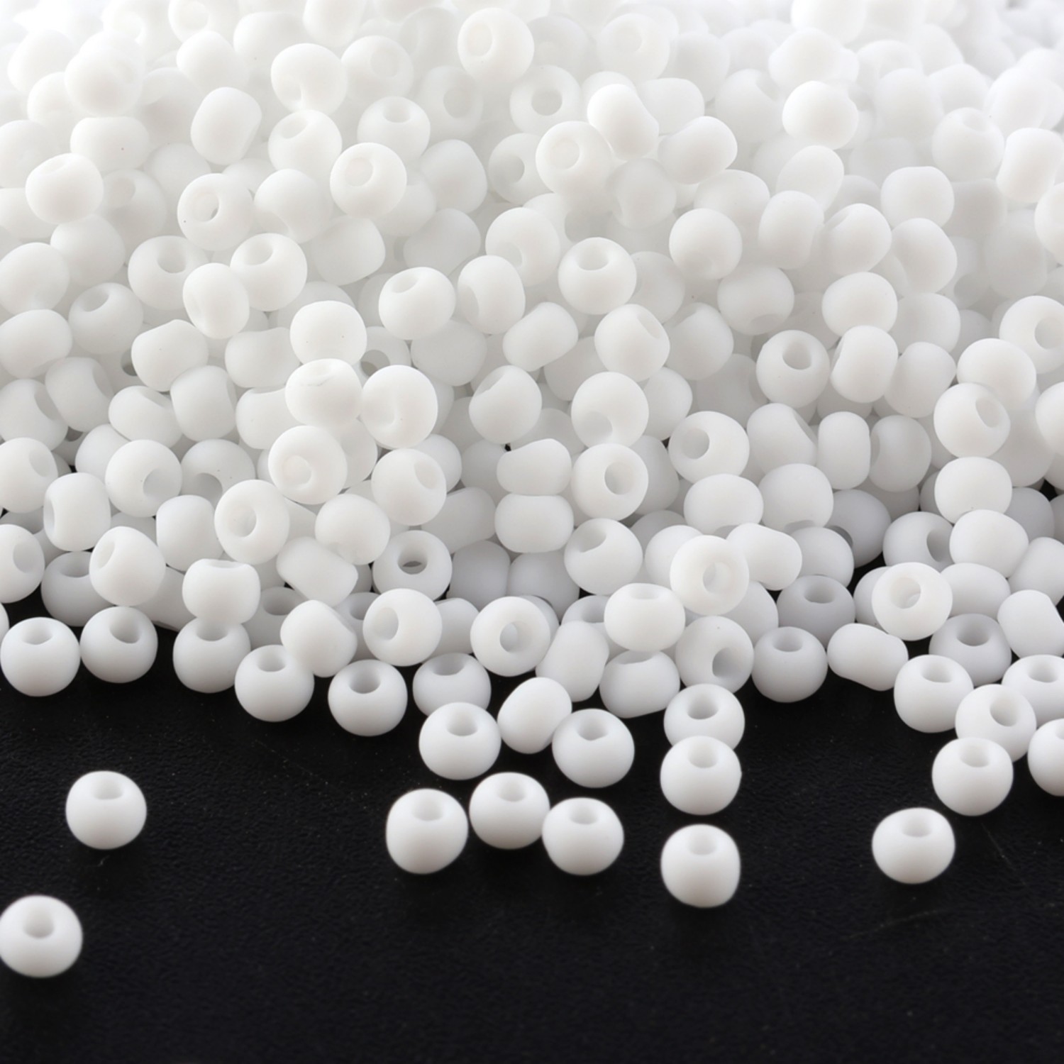 ลูกปัดเม็ดกลมสีดำด้านและสีขาว  - Seed Bead Tube บทวิจารณ์และราคา